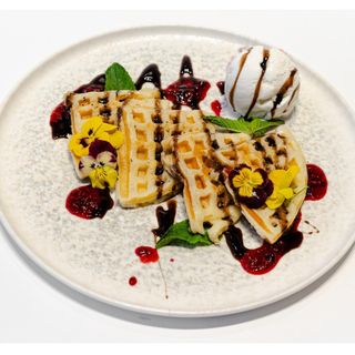 Бельгийские вафли с мороженым