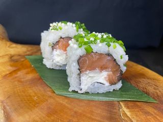 Uramaki Salmão e Philadelfia
