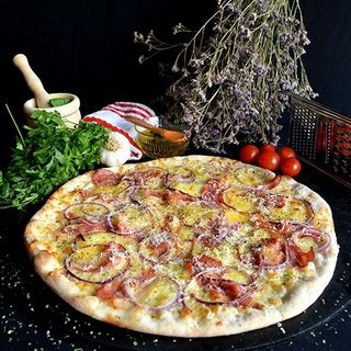 Pizza Carbonara Blanca Mediana (35 Cm.)