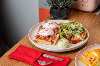 Вафля з хамоном та морозивом Тайський Голландез (380г)