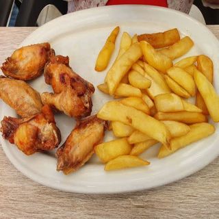 Alitas de pollo + patatas