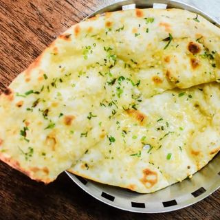 GARLIC NAAN