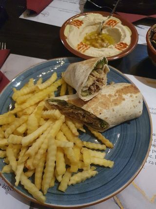 Kebab sendvič za poneti