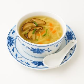 Juha od bambusa i kineskih gljiva s piletinom