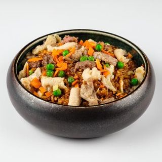 Pržena riža meso i povrće