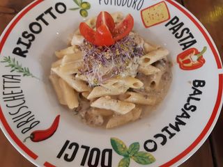 Penne z Kurczakiem i Grzybami Leśnymi