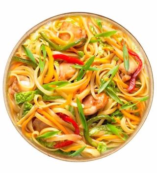 Удон з куркою у тайському соусі (350г)