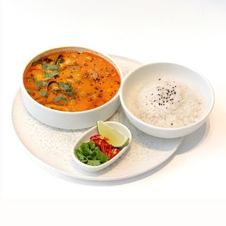 Том ям с креветками и семгой