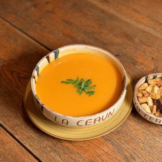 Supă cremă de legume și crutoane