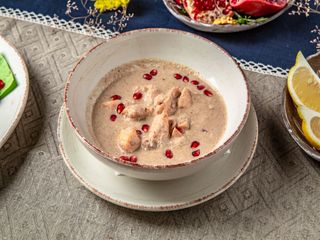 Somon în sos de nuci Baje