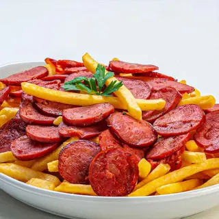 Linguiça Acebolada com Batatas