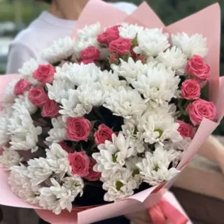ქრიზანთემების და ვარდების თაიგული