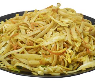 33В. Пържени плоски спагети с къри, зеленчуци и яйца (700г)