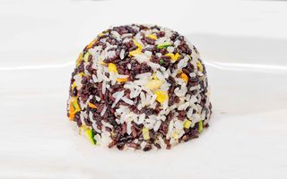 606 Riso venere saltato, verdure e uovo