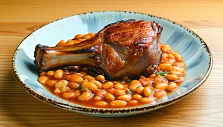 Ciolan de porc cu iahnie de fasole