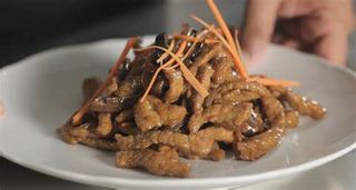 Vitello con bambù e funghi shitake