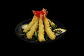 Salată cu creveți tempura 