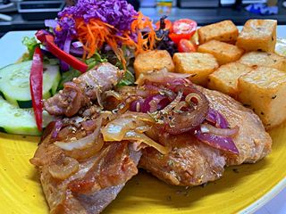 Bife Atum com Milho Frito