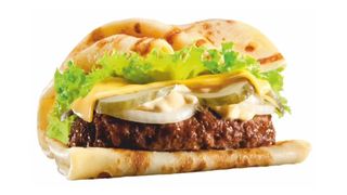 Блин с сочной котлетой, заправленный соусом