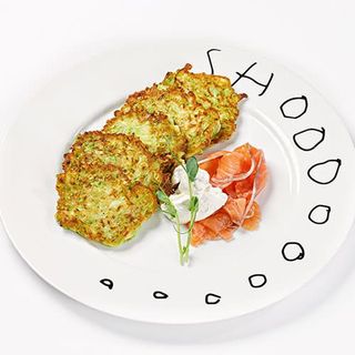 Оладки з кабачків з лососем і вершковим сиром (200/100г)