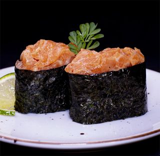 91. Gunkan De Salmón (2 Uds.)