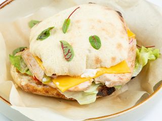 Бургер из печи с куриным филе