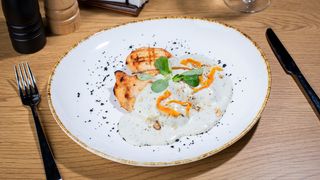 Piept de pui cu sos din brânzeturi