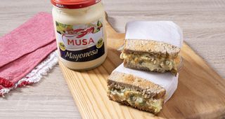 Bocata De Salmón Y Queso De Untar