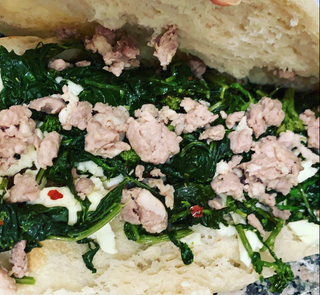 Saltimbocca salsiccia e friarielli