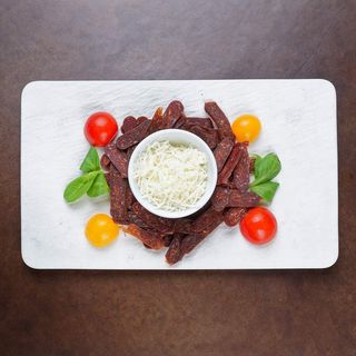 Peglana kobasica sa homoljskim kačkavaljem