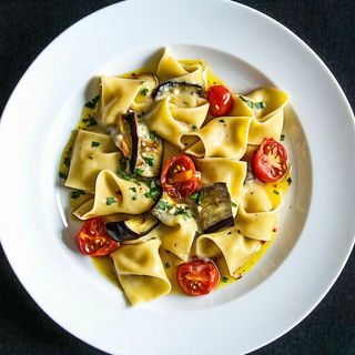 Paccheri crema di melanzane affumicata e pomodorini confit