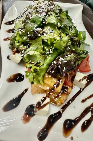 Салат с  хрустящими баклажанами