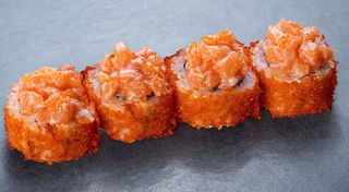 Роял-рол спайсі сяке 1/2