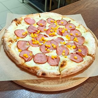 Піца Салямі з кукурудзою (500 г)