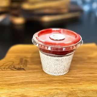 Chia z musem truskawkowym