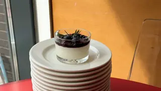Пана кота з чорничним компоте