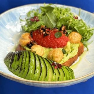 Дабл авокадо-тост з карамелізованими томатами