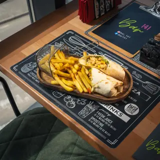Burrito sa piletinom i pomfrit 400gr