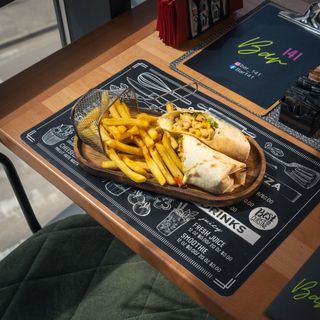 Burrito sa piletinom i pomfrit 350gr