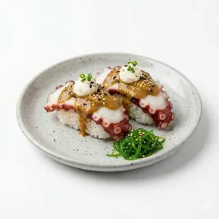 Nigiri De Pulpo, wakame, salsa kinuchi