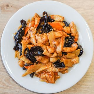 22.Пилешко с гъби и бамбук (600г)