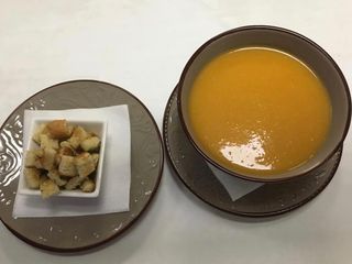 Supă cremă de legume cu crutoane