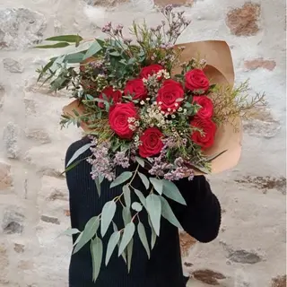 6 rosas rojas