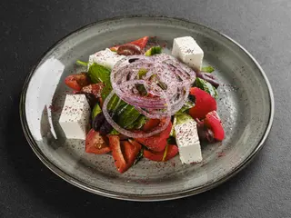 ГРЕЦЬКИЙ САЛАТ ІЗ ОЛИВКАМИ КАЛАМАТА