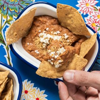 Frijoles refritos con Totopos! 