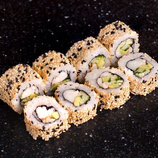 Каліфорнія з креветкою в кунжуті