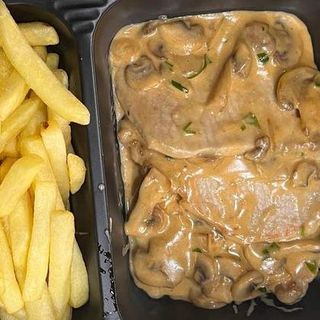 Piept de pui în sos de ciuperci