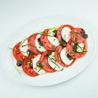 Капрезе с томатами (400г)