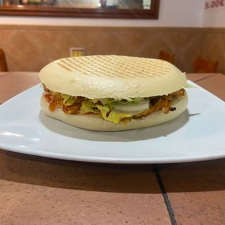 Menu campero pollo con verdura y salsa 