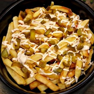 ფრი ჰალაპენიოთი და აიოლუს სოუსით